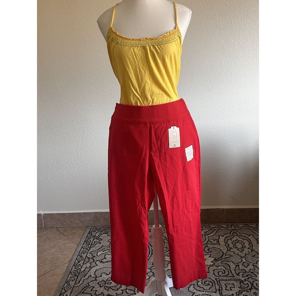 st johns bay womens capri high risk red Size 10 flat front Pullover